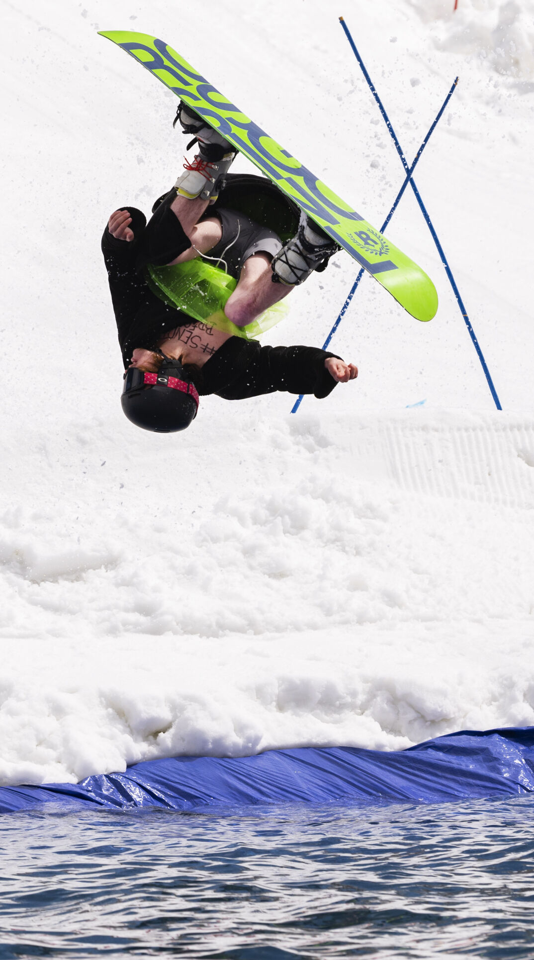 04_02_22 pond skim01094.jpg